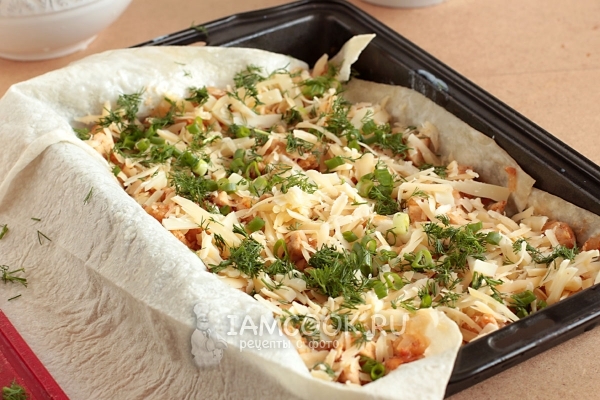 Добавить сыр и зелень