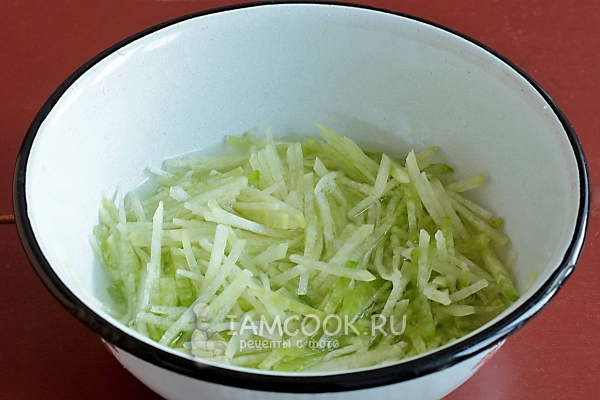 Полить редьку уксусом