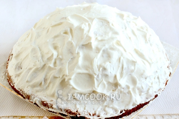 Покрыть весь торт кремом