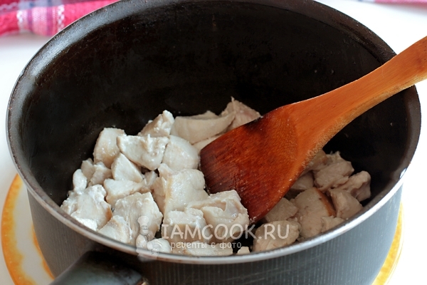 Обжарить куриное филе