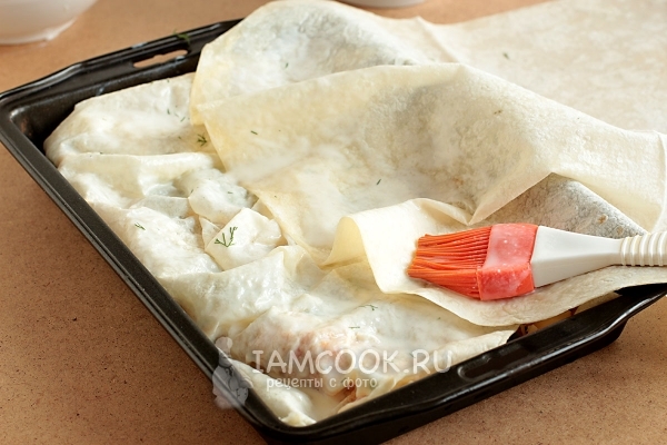 Смазать лаваш маслом