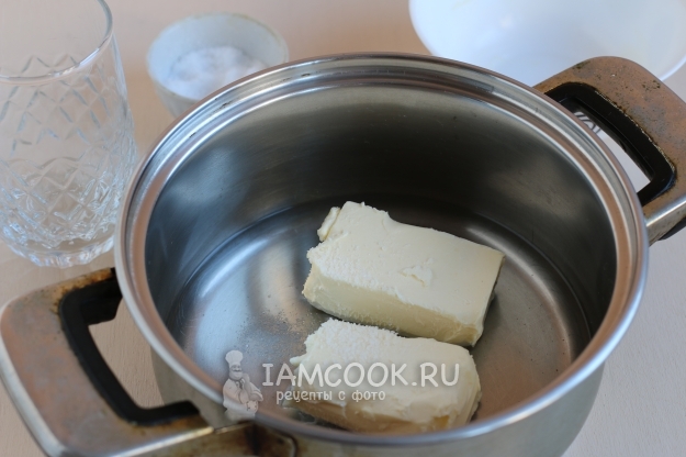 Положить масло в воду