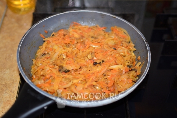 Пожарить грибы с овощами