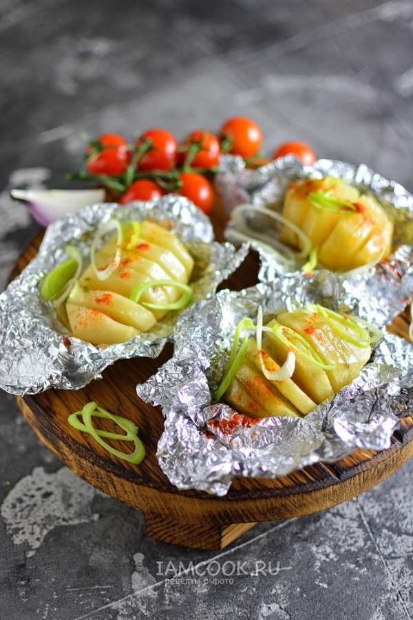 Рецепт картофеля, запеченного в фольге на углях