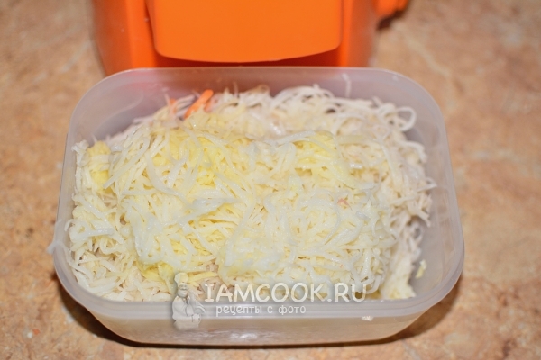 Натереть картофель