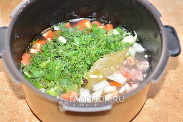 Добавляем измельченную зелень