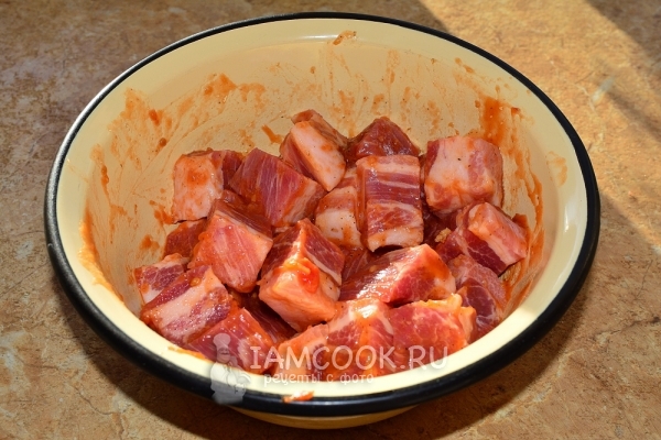 Замариновать мясо