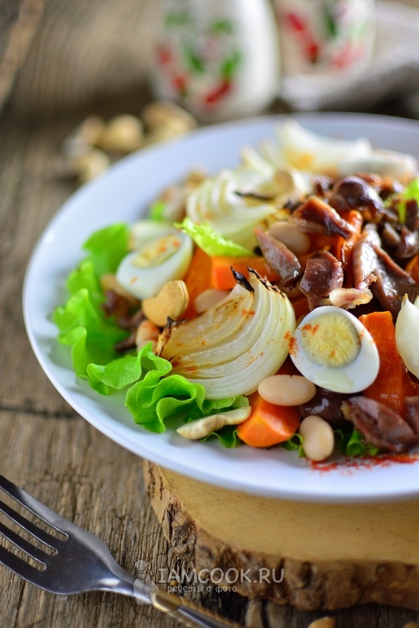 Фото салата с куриными желудками и морковью