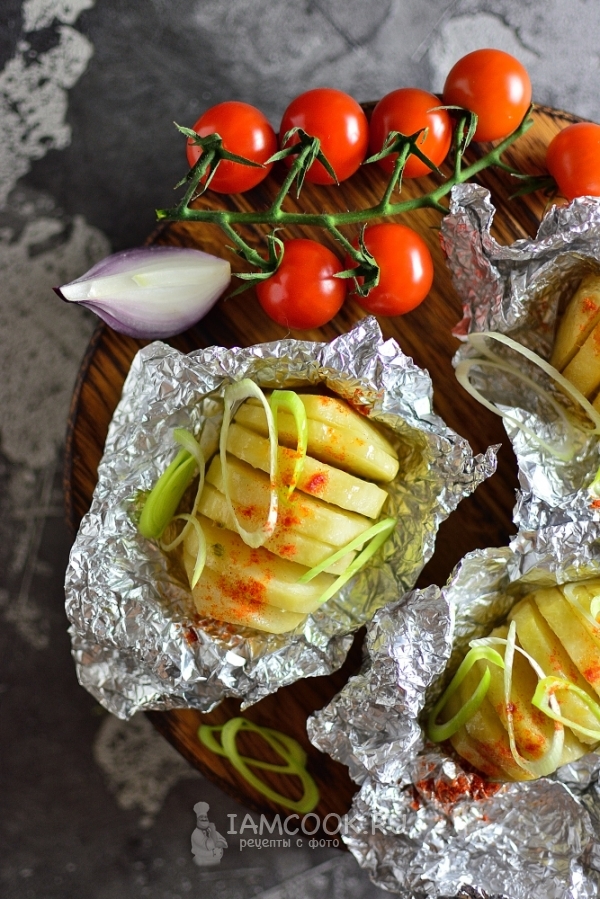 Фото картофеля, запеченного в фольге на углях