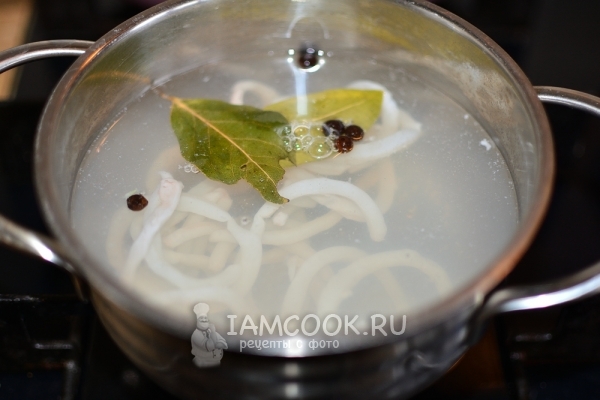 Положить кальмара