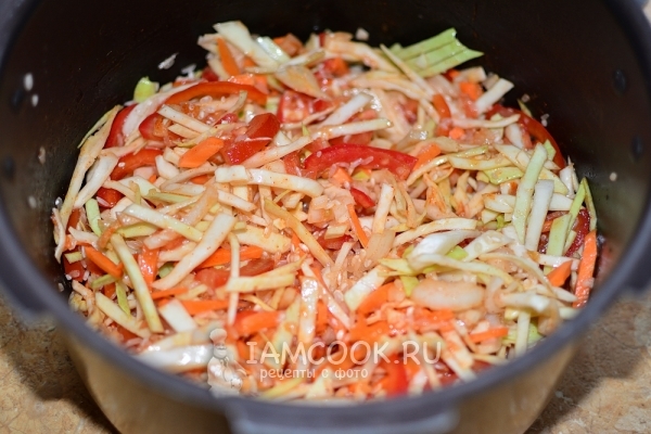 Размешать овощи