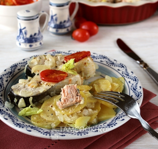 Горбуша с картошкой в майонезе в духовке