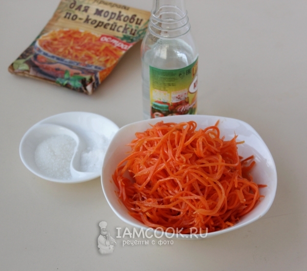 Добавить соль, сахар и уксус