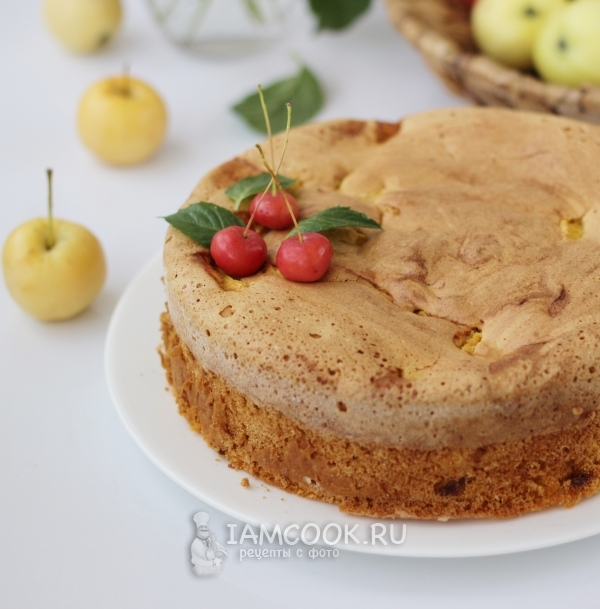 Готовая шарлотка из ранеток