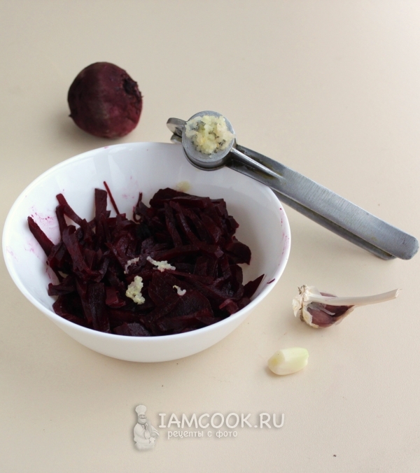 Измельчить чеснок