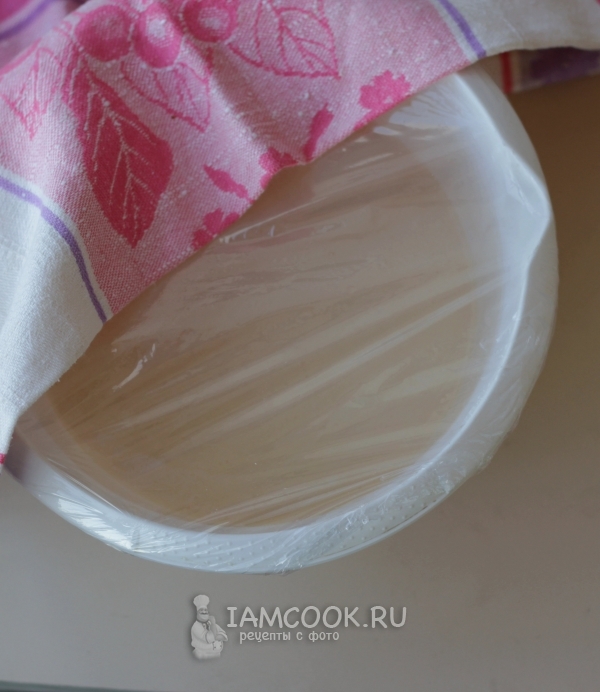 Накрыть тесто полотенцем