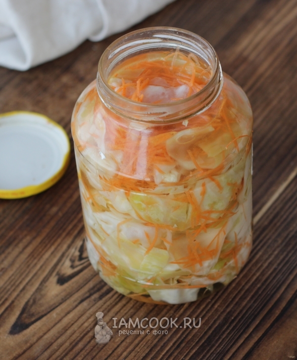 Капуста, маринованная большими кусками