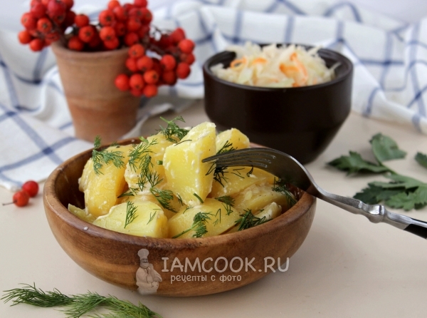 Вкусная тушеная картошка в сметане в мультиварке