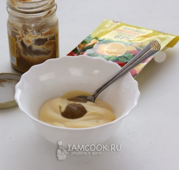 Соединить майонез с горчицей