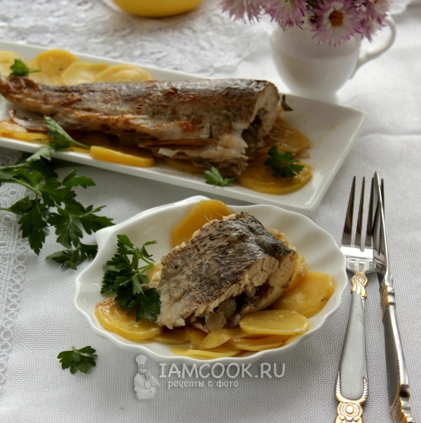 Щука с картофелем в фольге в духовке