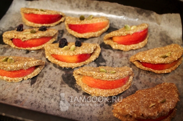 Выложить заготовки на противень