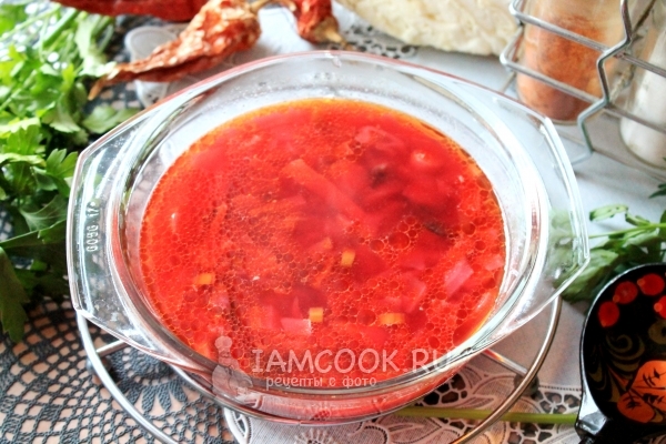 Готовый постный борщ с грибами и фасолью