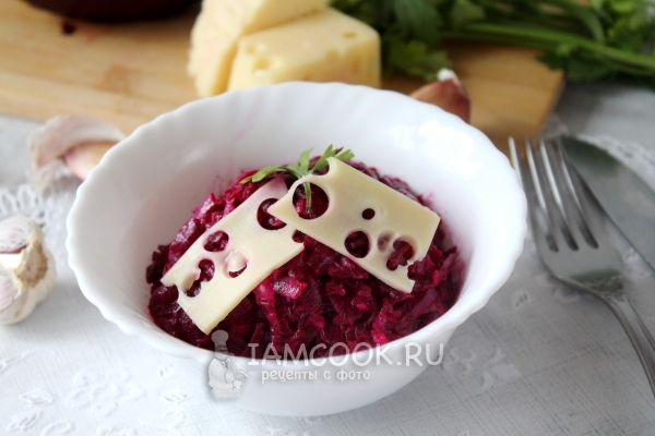 Рецепт салата из свеклы с сыром и чесноком