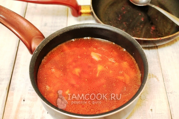 Положить зажарку в суп