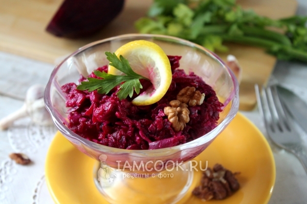 Фото салата из свеклы с чесноком и майонезом