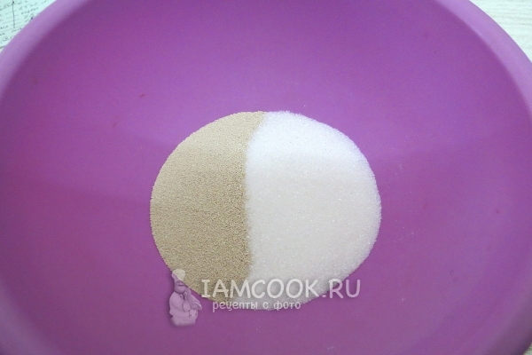Соединить сахар с дрожжами