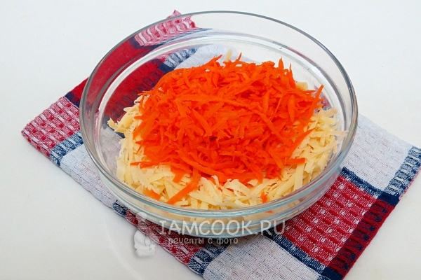 Натереть морковь