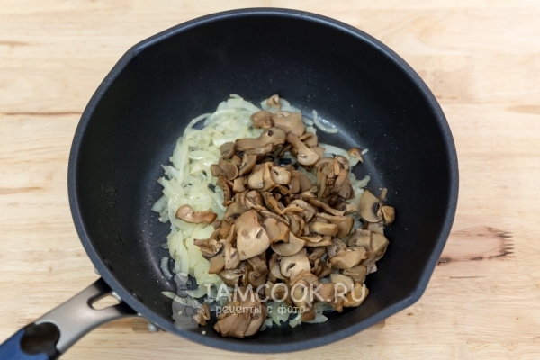 Положить грибы