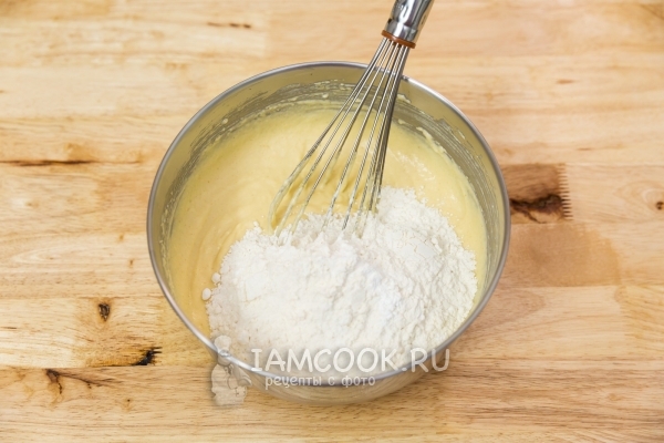 Всыпать муку