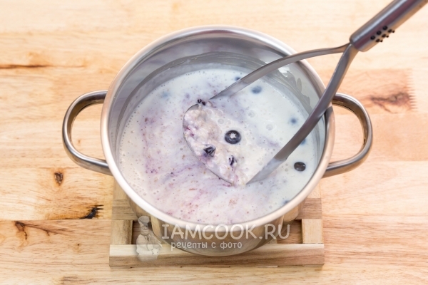 Потолочь кашу с ягодами