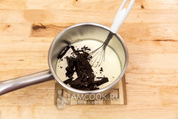 Нагреть сливки с шоколадом