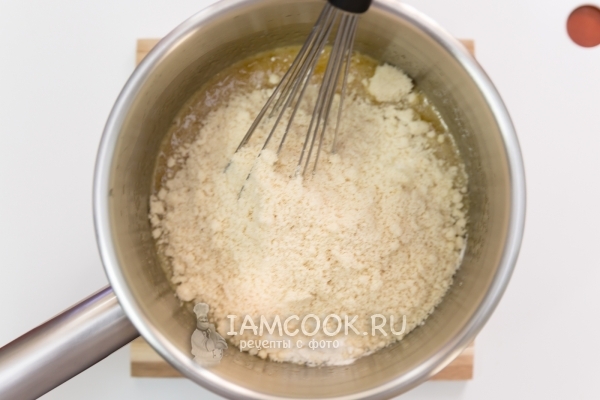 Всыпать муку