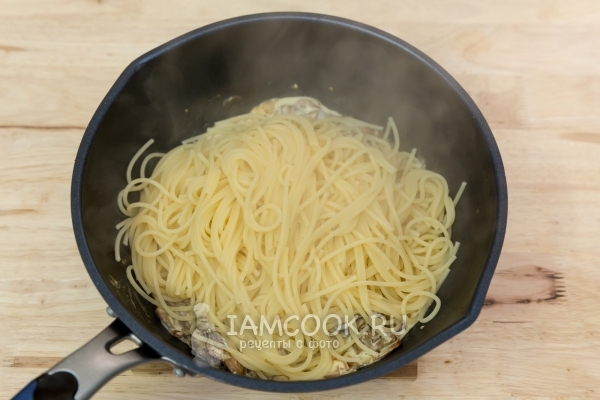 Положить макароны