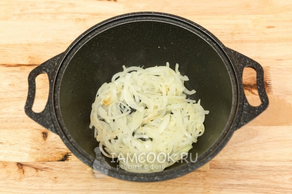 Обжарить лук