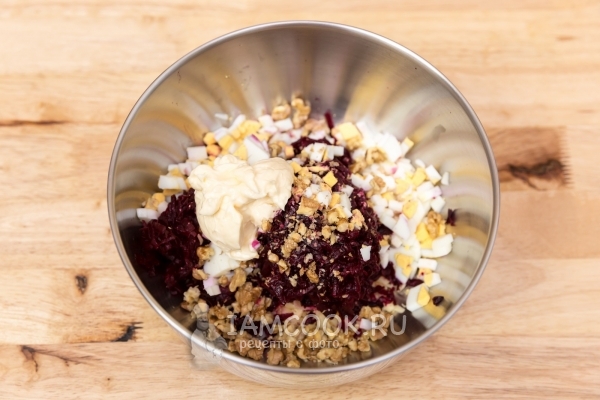 Положить майонез