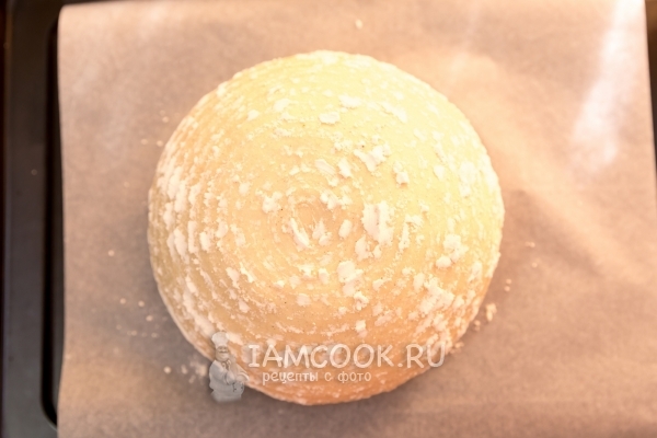 Выложить тесто на пергамент