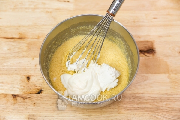 Добавить творог и йогурт