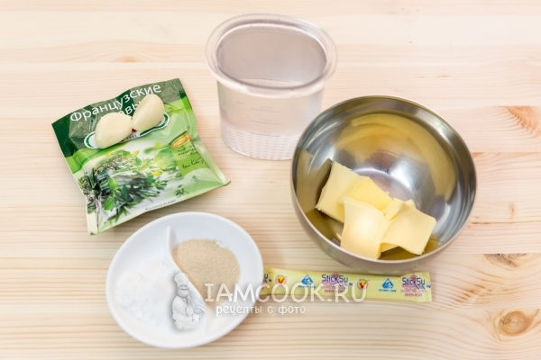 Ингредиенты для плетеного калача с чесноком и зеленью