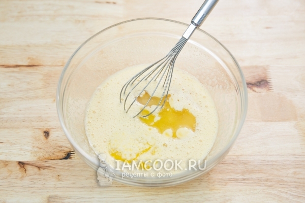 Влить масло