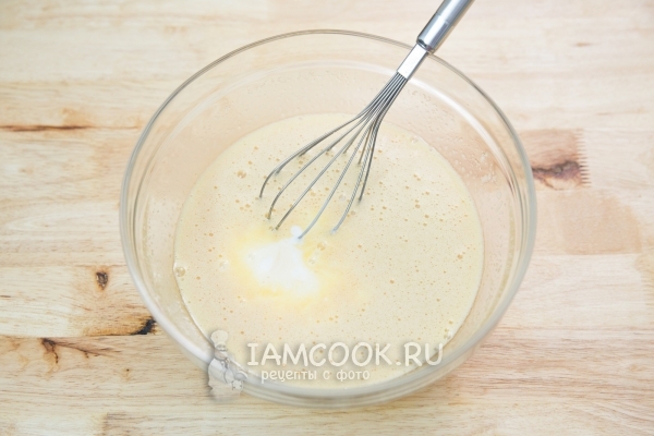 Влить кефир