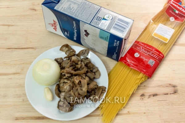 Ингредиенты для спагетти с грибами и белым вином