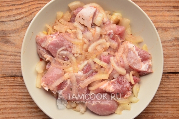 Замариновать мясо