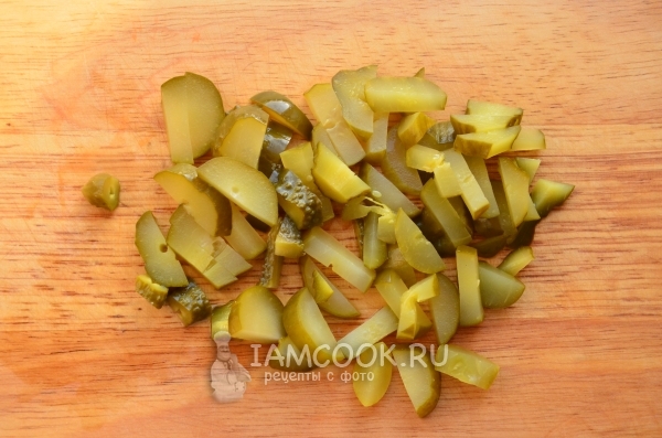 Порезать огурцы