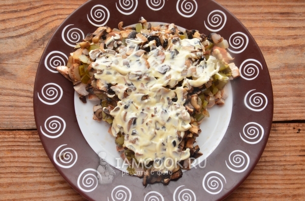 Смазать майонезом