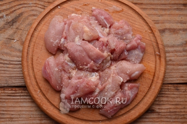 Посыпать солью и кориандром