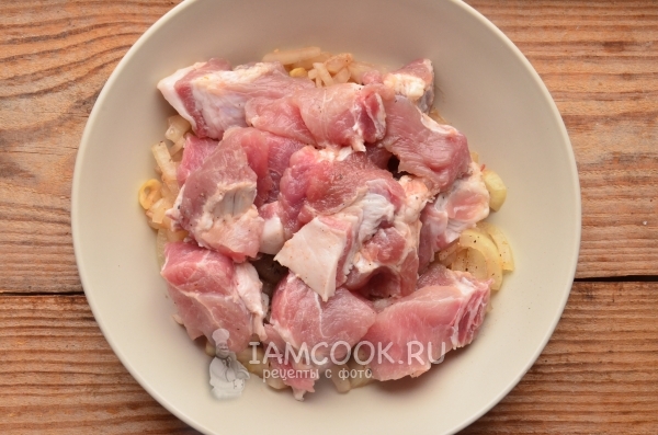 Положить мясо